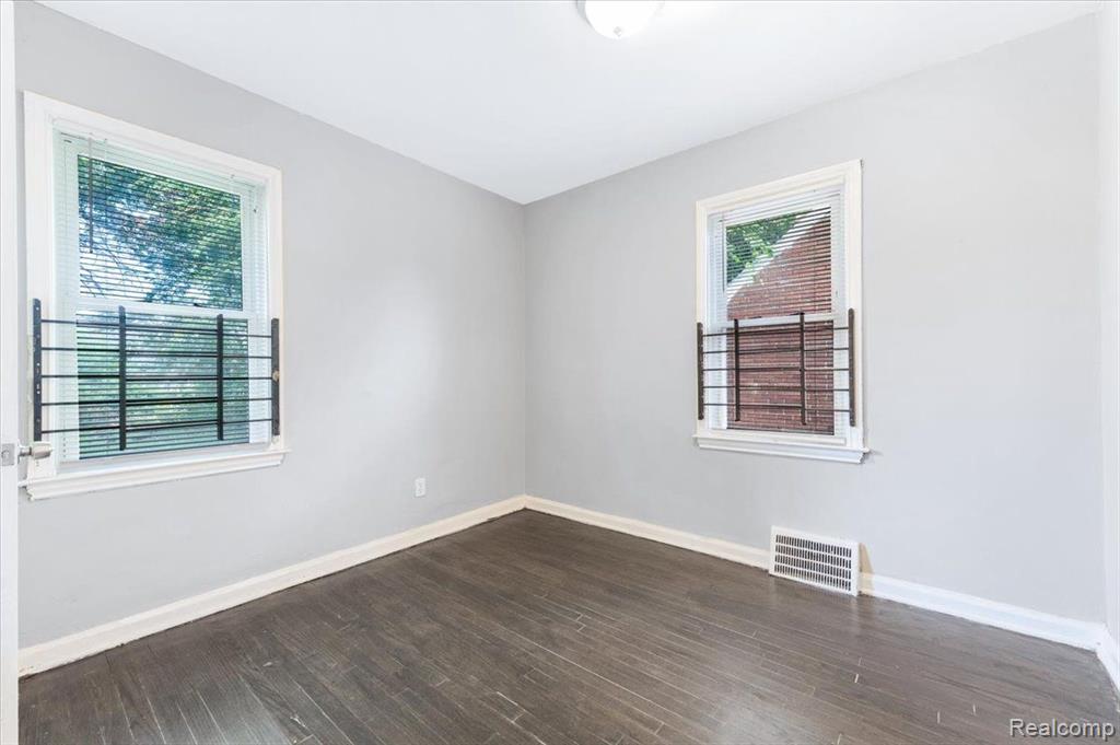 9108 CLOVERLAWN Street, Detroit, MI 48204 — Photo 10