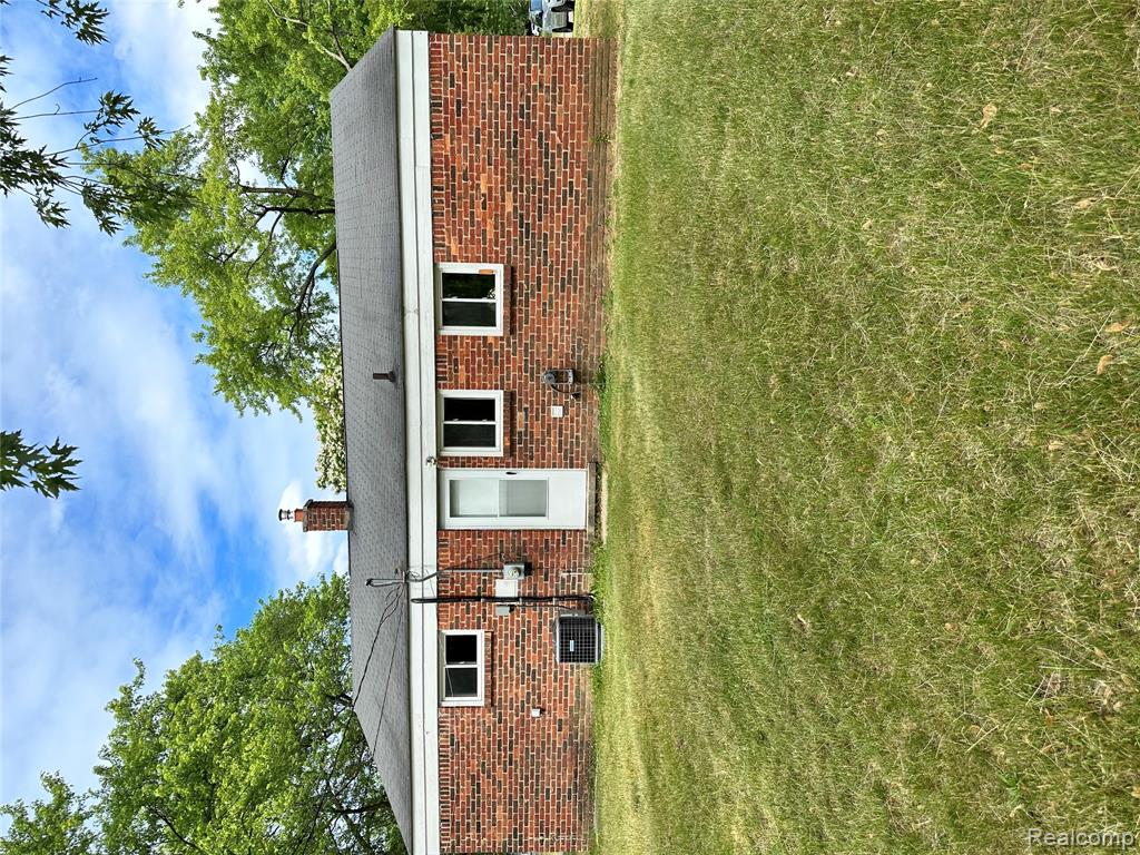 4811 SUMMERHILL Drive, Clarkston, MI — front exterior