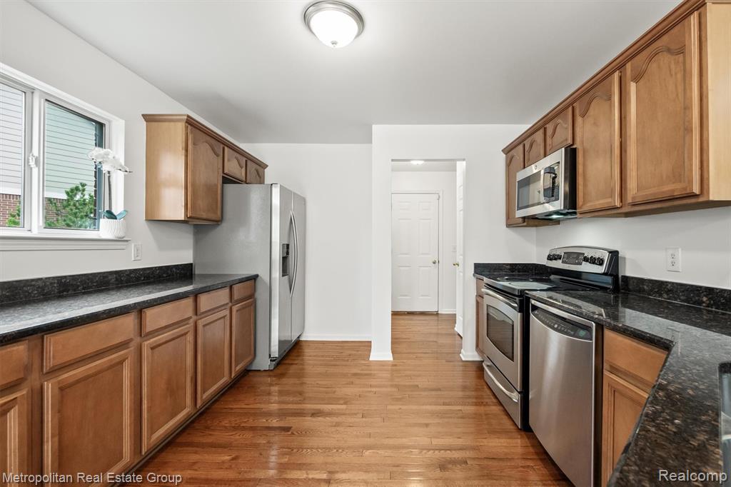 30207 Viewcrest Court, Novi, MI 48377 — Photo 11