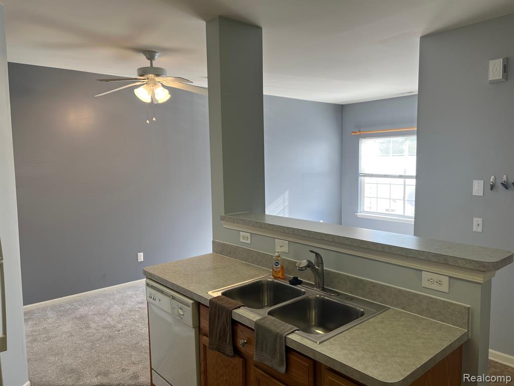 26652 KIRKWAY Drive, Woodhaven, MI 48183 — Photo 17