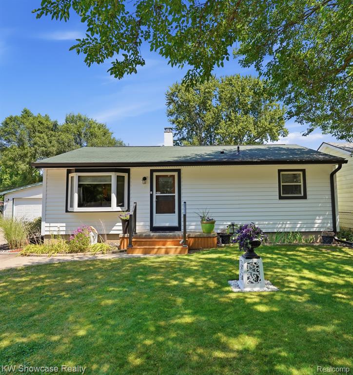 3066 Brisbane Street, Walled Lake, MI 48390