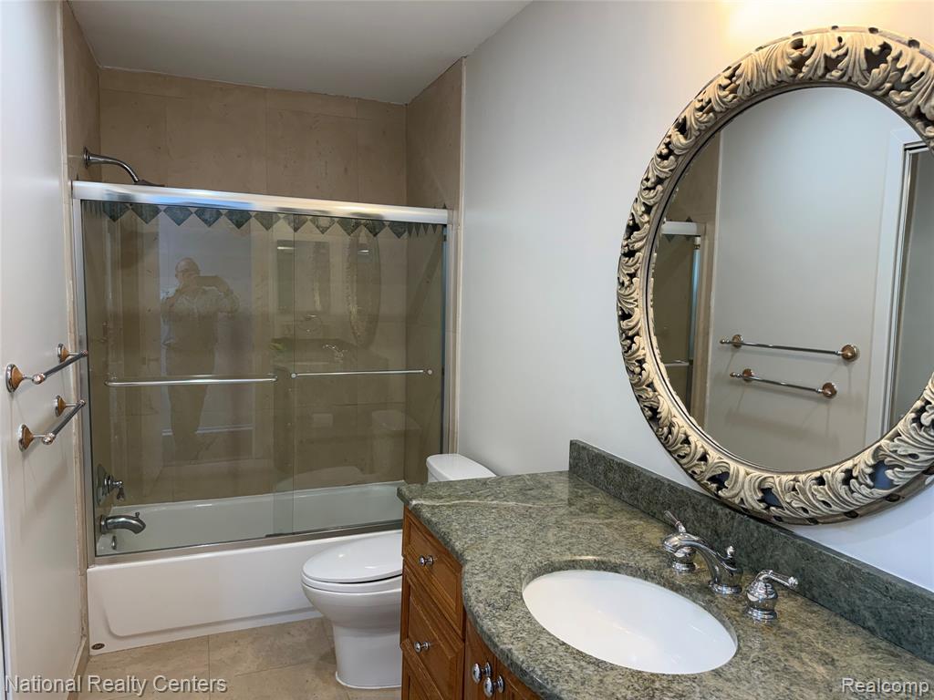 6677 Chimney Sweep, West Bloomfield, MI — Photo 24