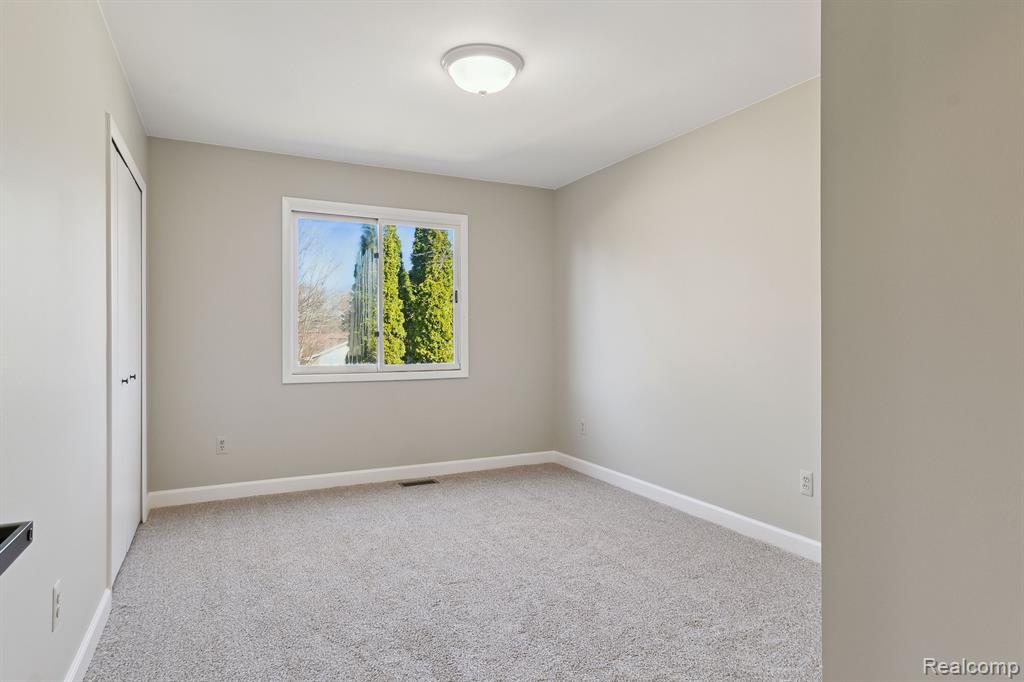 25567 BUCKMINSTER Drive, Novi, MI — Photo 32