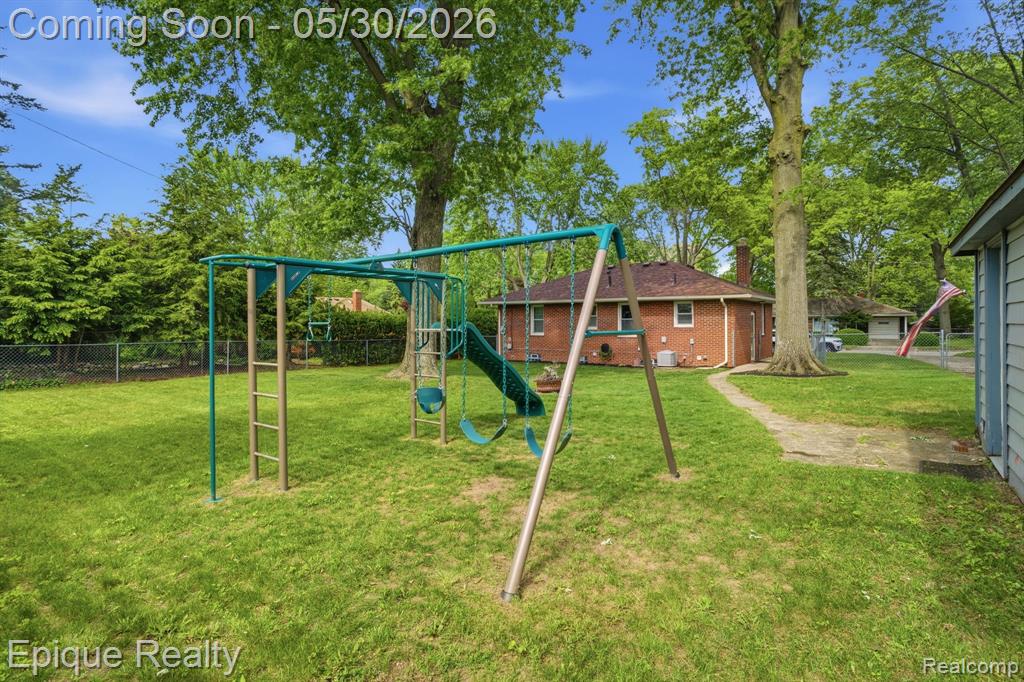 29087 Howard Avenue, Madison Heights, MI 48071 — Photo 25
