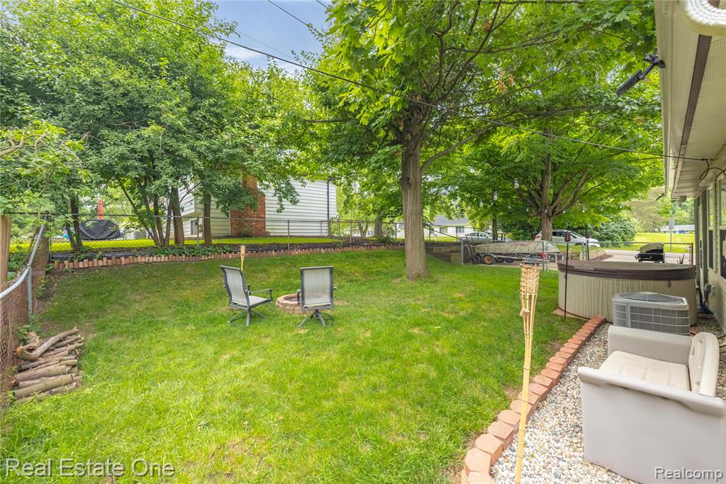 7241 Richardson Road, West Bloomfield, MI 48323 — Photo 28