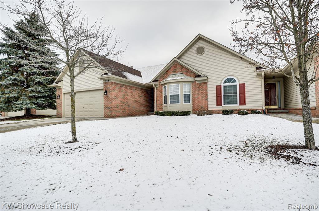 458 N Oak Drive, Commerce Twp, MI 48390 — Photo 2