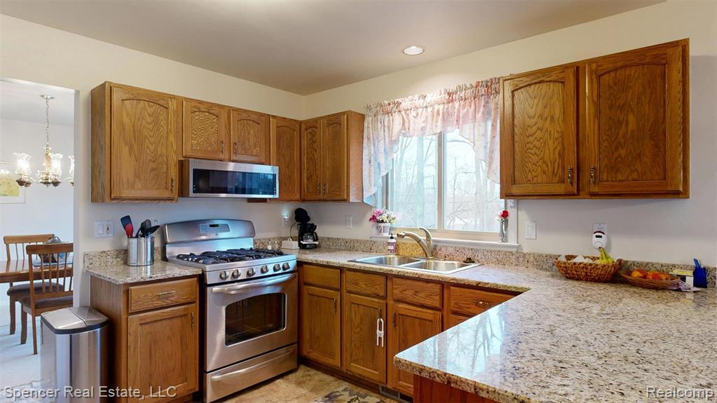6350 Waldon Woods Drive, Clarkston, MI — Photo 27