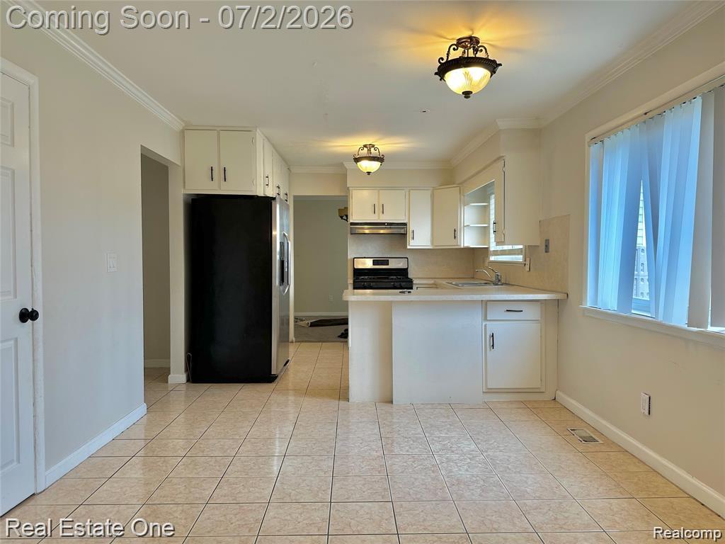 26950 ROCHELLE Street, Dearborn Heights, MI 48127 — Photo 2