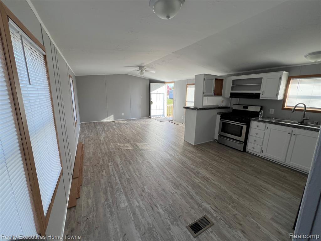 4101 Mapleview Court E, Brown, MI 48428 — Photo 12