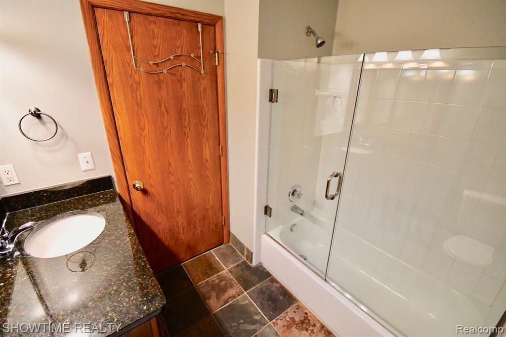 715 W 4TH Street, Royal Oak, MI 48067 — Photo 10
