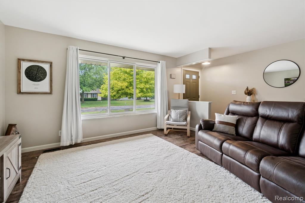 7031 Cleon Drive, Swartz Creek, MI 48473 — Photo 8
