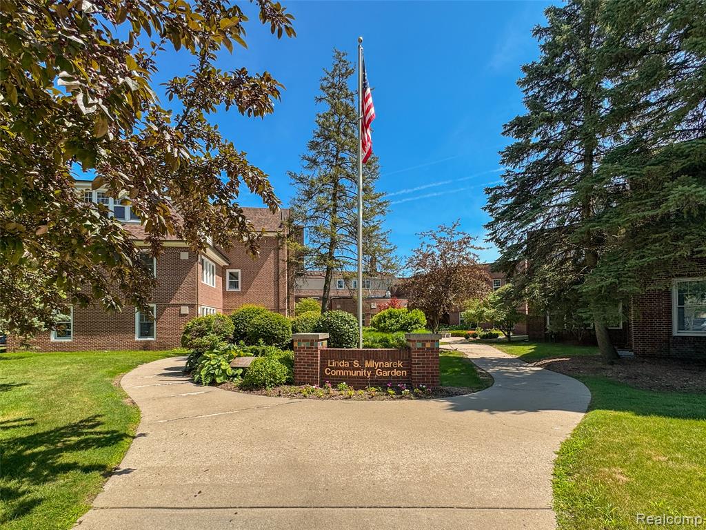 21425 Archwood Circle, Farmington Hills, MI 48336 — Photo 2