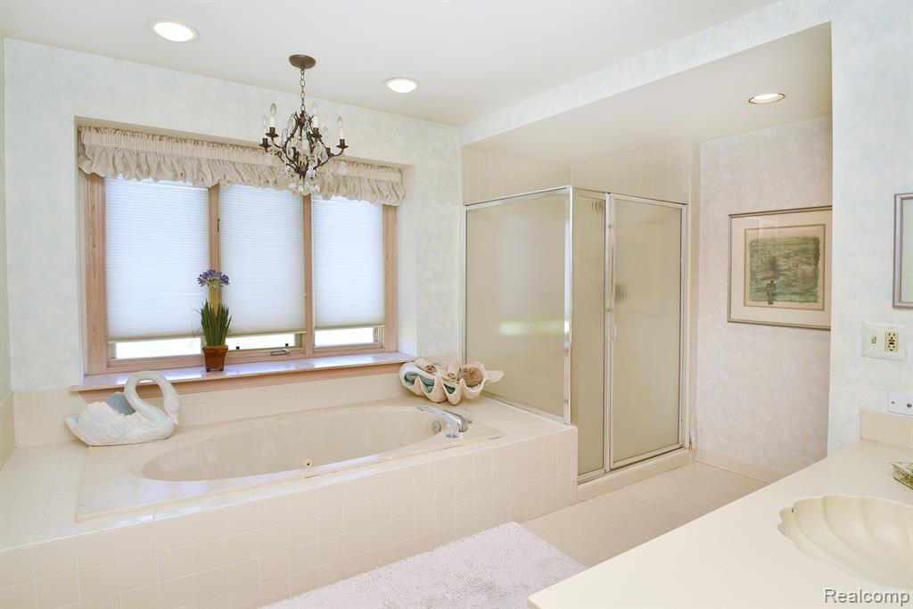 37738 AMBER Drive, Farmington Hills, MI 48331 — Photo 22