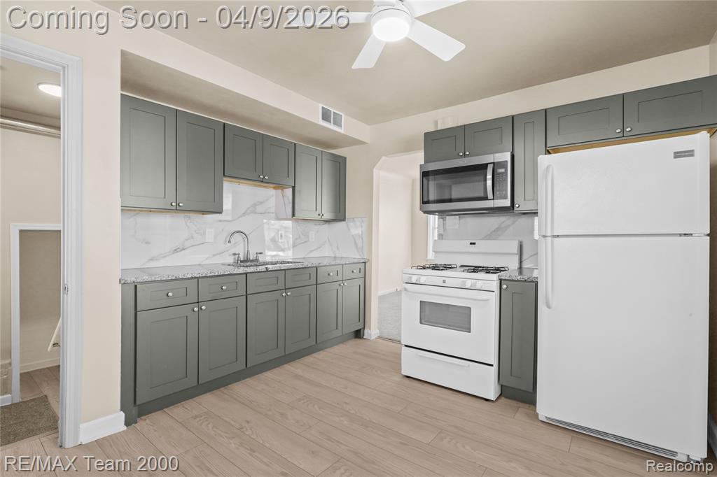 7014 Kinmore Street, Dearborn Heights, MI 48127 — Photo 3