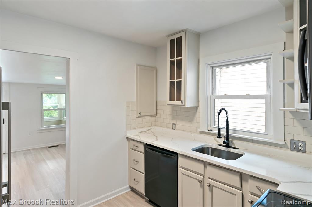 63 Maplefield Road, Pleasant Ridge, MI — Photo 8