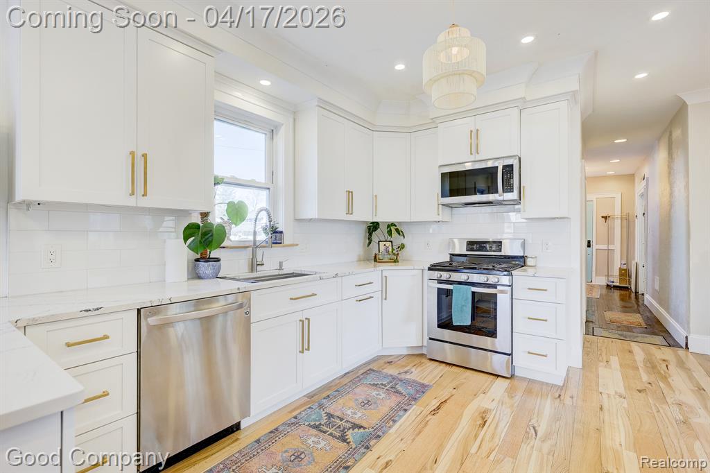 812 E George Avenue, Hazel Park, MI 48030 — Photo 25