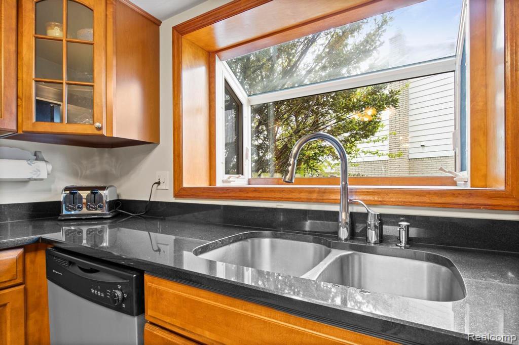 5645 WEDGEWOOD Road, Canton, MI 48187 — Photo 8