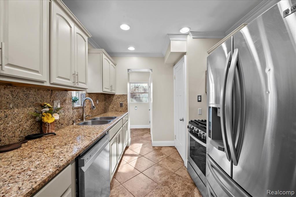 4323 Kensington Avenue, Detroit, MI 48224 — Photo 16