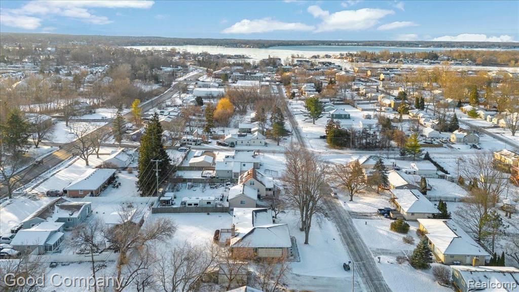 745 HOGARTH Avenue, Waterford, MI 48328 — Photo 40