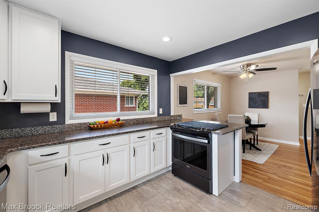 9060 HEADLEY Drive, Sterling Heights, MI 48314 — Photo 22