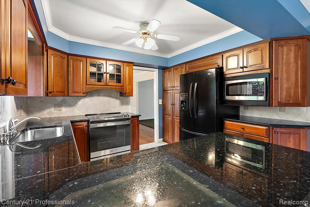 633 Foxhall Road, Bloomfield Hills, MI 48304 — Photo 34