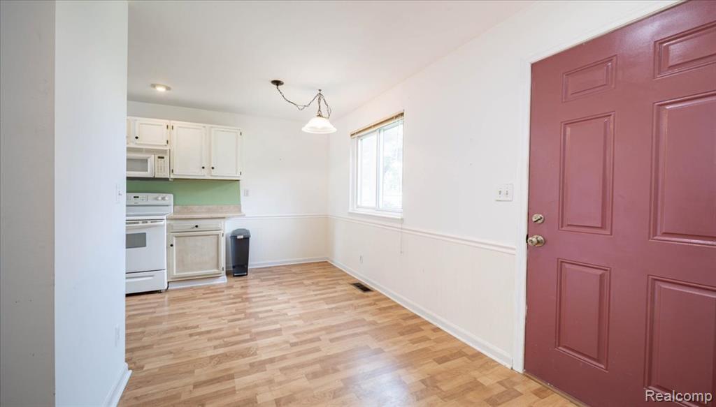 7310 Bluewater Drive, 116, Clarkston, MI 48348 — Photo 2