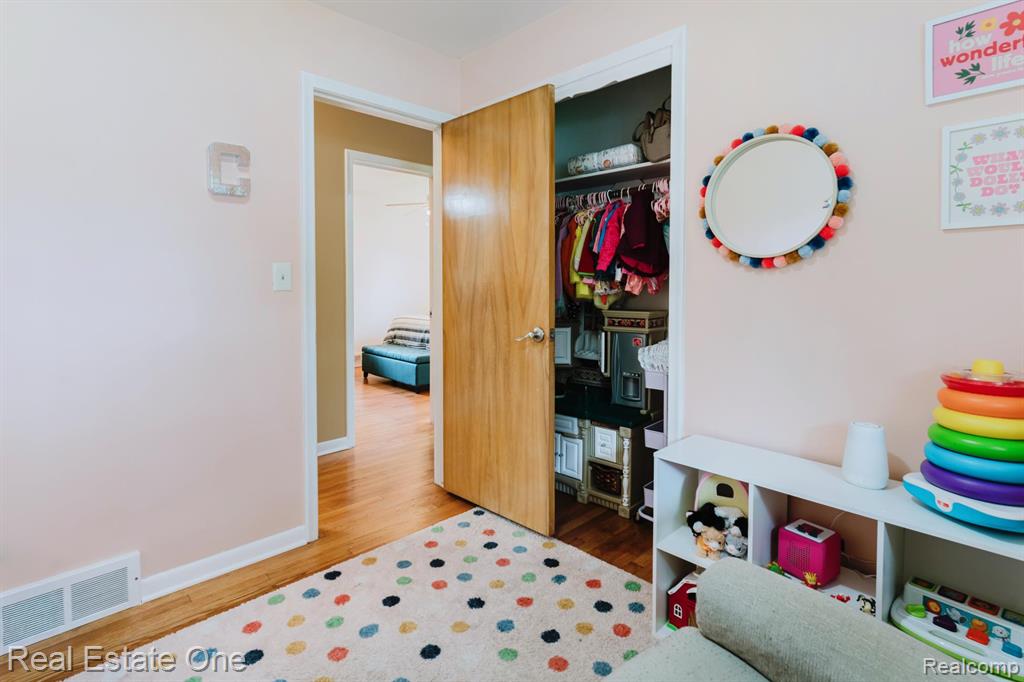 52471 Ihla Street, Shelby Twp, MI 48316 — Photo 18