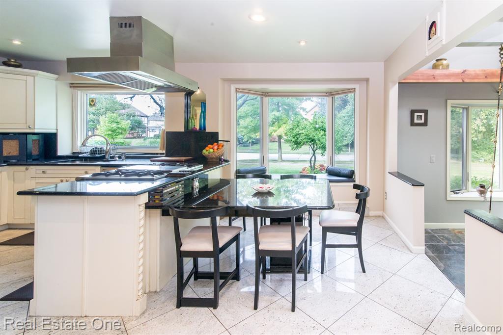 4088 PARKSTONE Court, Troy, MI 48098 — Photo 56