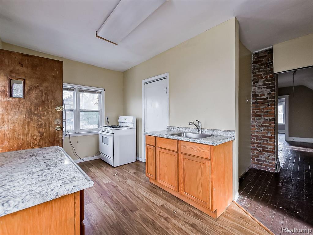 5303 IROQUOIS Street, Detroit, MI 48213 — Photo 14