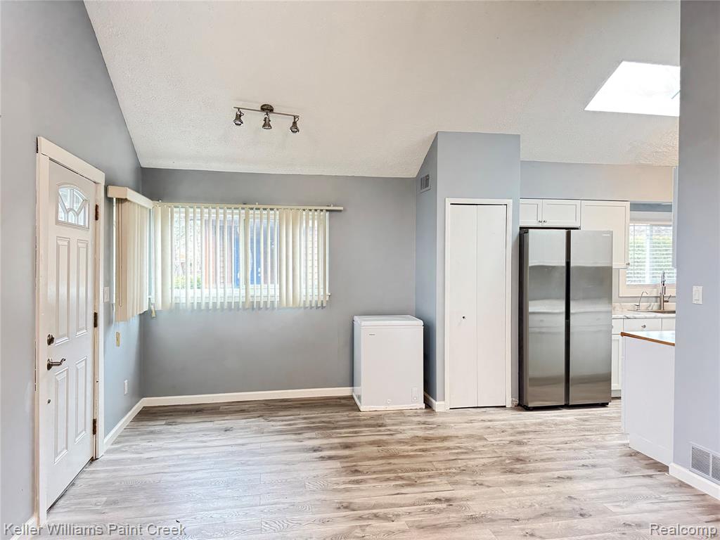 6768 Buckland Avenue, West Bloomfield, MI 48324 — Photo 11