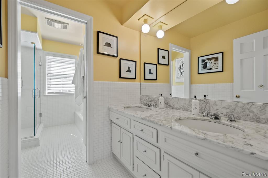 1348 Charrington Road, Bloomfield, MI 48301 — Photo 26