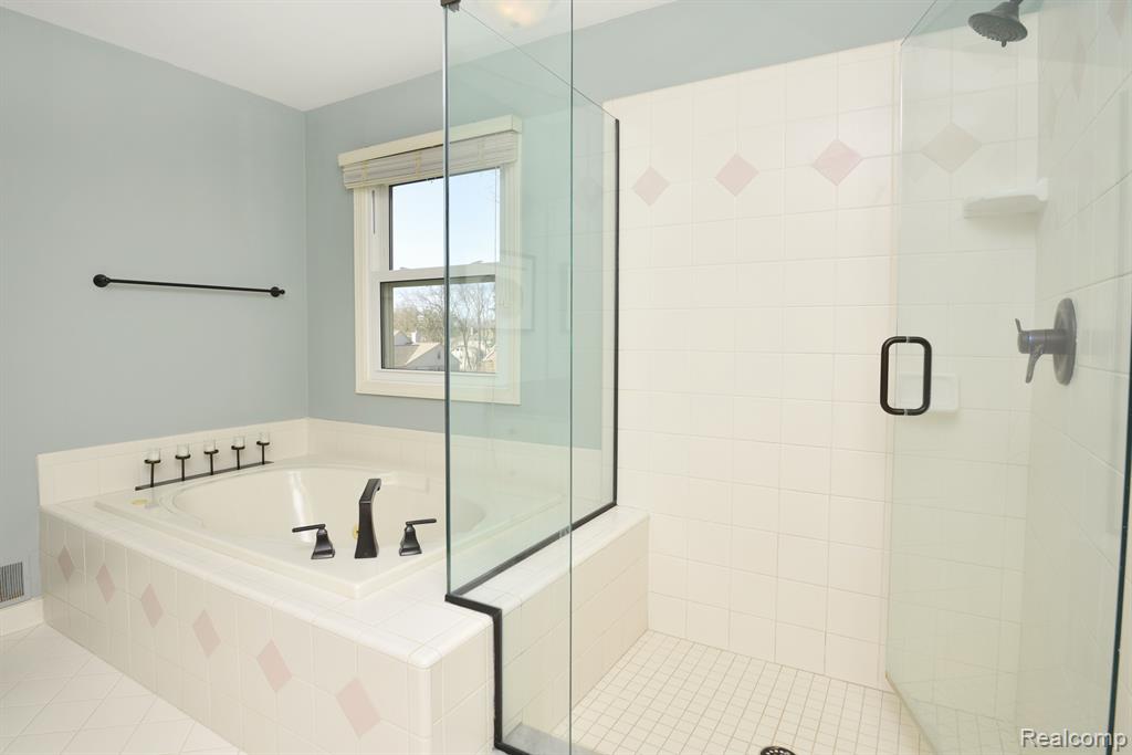 8284 BROOKSTONE Lane, Clarkston, MI 48348 — Photo 21