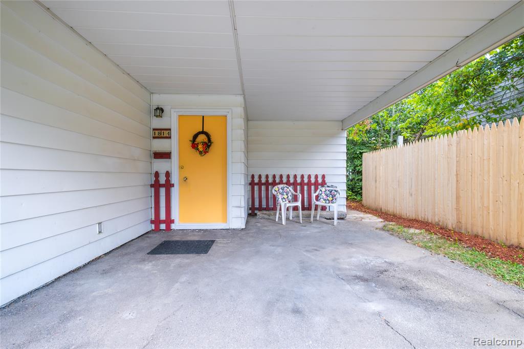 1814 Carmanbrook Parkway, Flint, MI 48507 — Photo 2