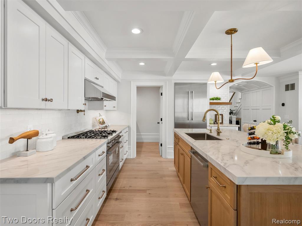 820 OAKRIDGE Avenue, Royal Oak, MI 48067 — Photo 21