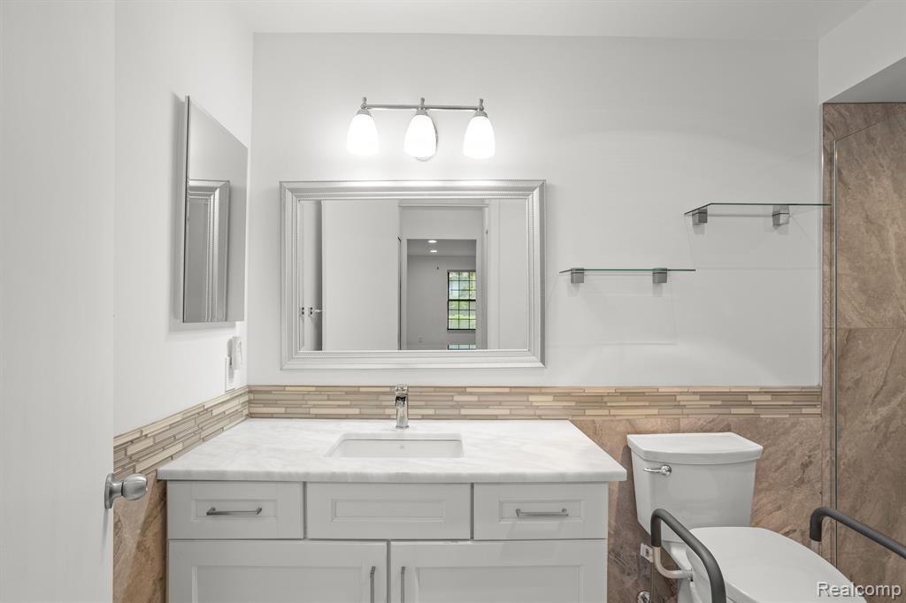 37161 DEER RUN Drive, Farmington Hills, MI 48331 — Photo 14