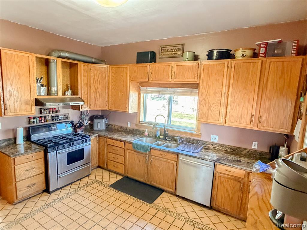 703 Saint John Street, Wyandotte, MI 48192 — Photo 35