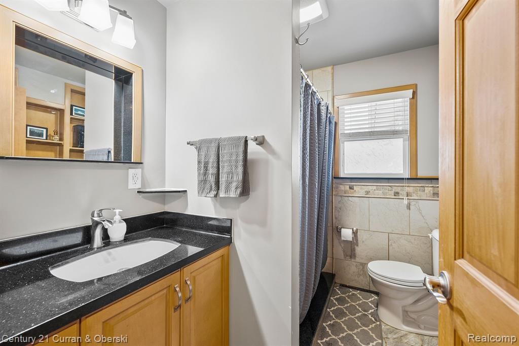 417 CHICAGO Drive, Howell, MI 48843 — Photo 24