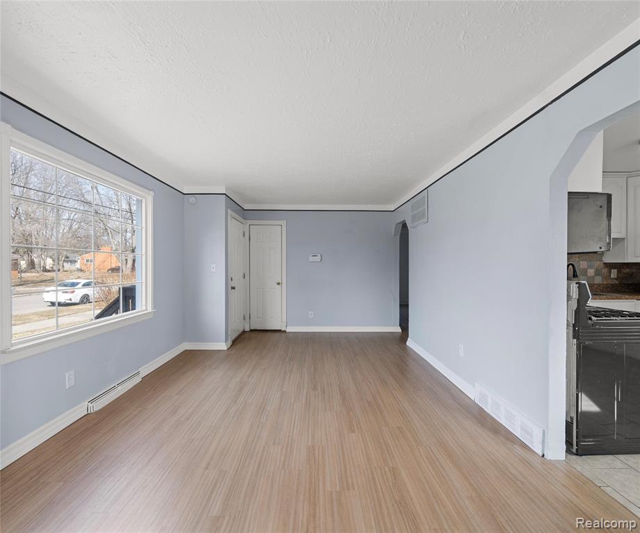 8916 Deering Street, Livonia, MI 48150 — Photo 6