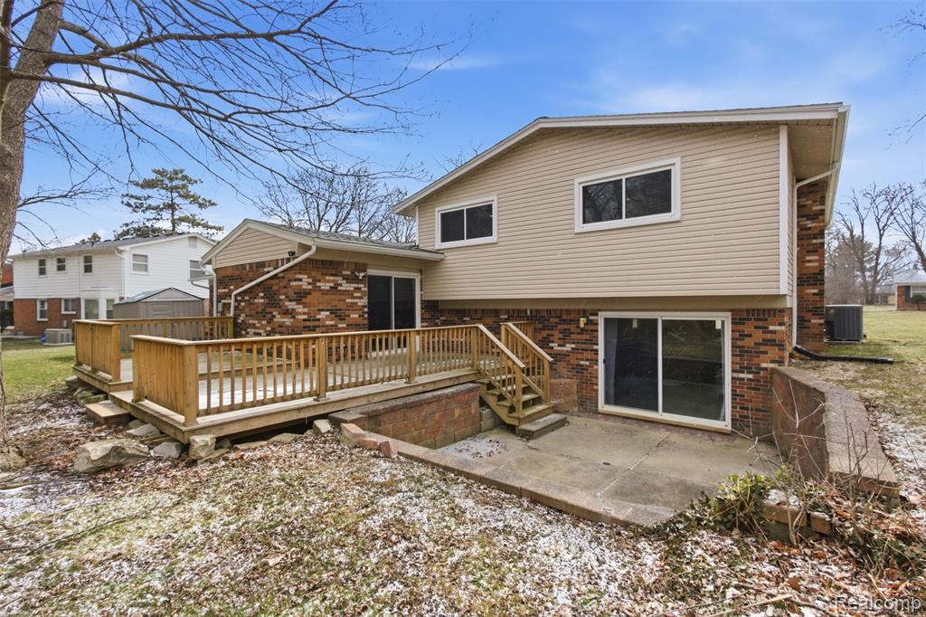 6780 Post Oak Drive, West Bloomfield, MI — Photo 29