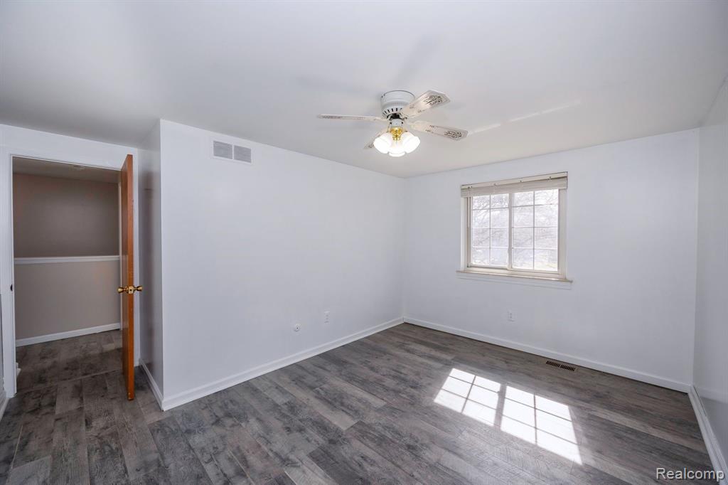 9722 BLAUVELT Drive, Grosse Ile, MI 48138 — Photo 33