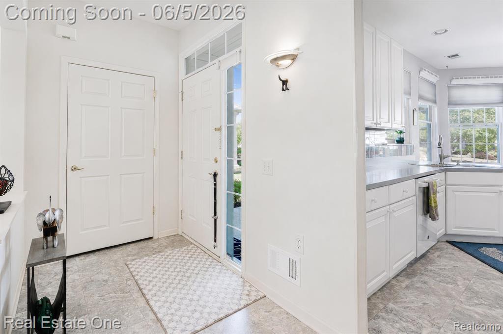 3580 Riverside Drive, Auburn Hills, MI 48326 — Photo 5