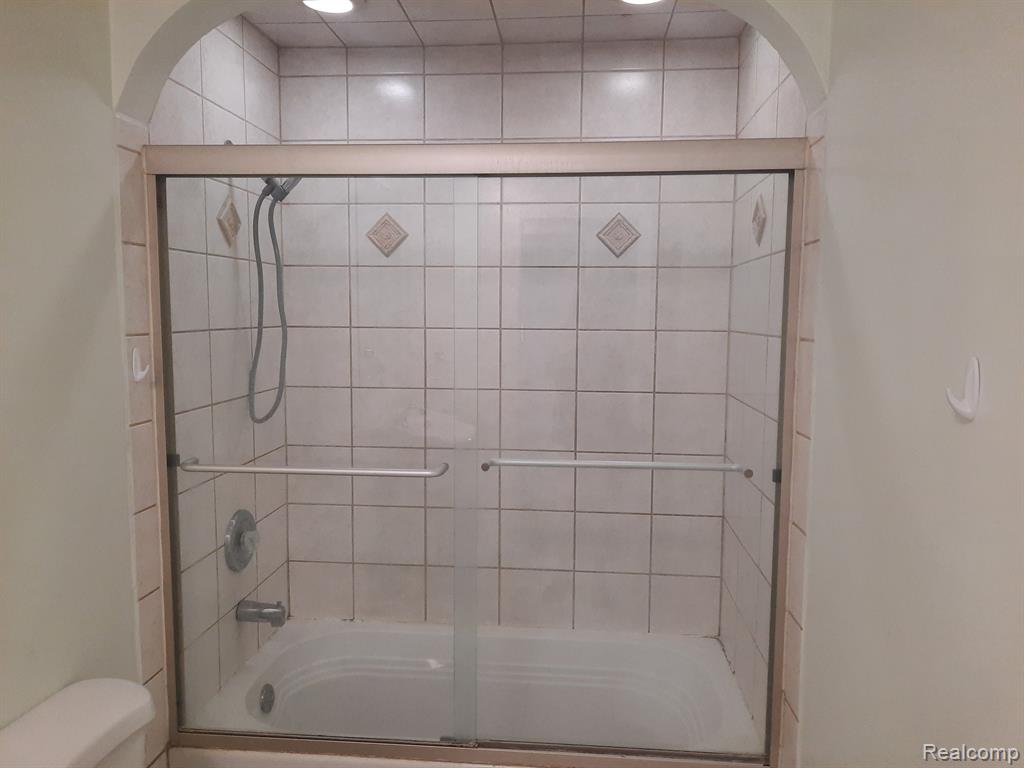 300 PARKSIDE Avenue, Holly, MI 48442 — Photo 11