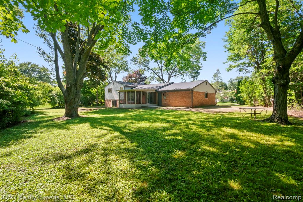 4089 Aberdeen Court, West Bloomfield, MI 48323 — Photo 42