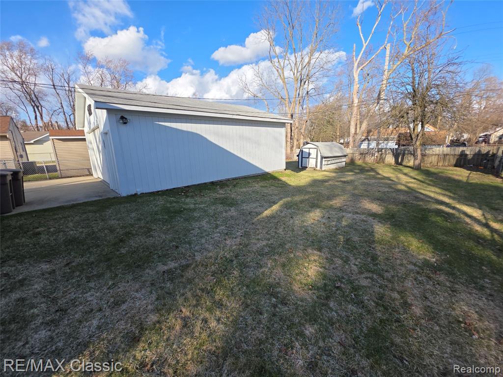 1072 Cloverlawn Drive, Pontiac, MI 48340 — Photo 21