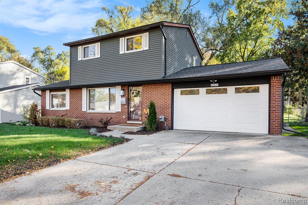 42071 Lindsay Drive, Plymouth, MI 48170 — Photo 3
