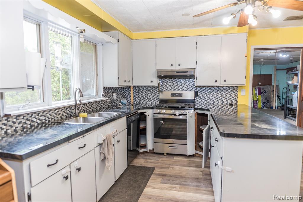 4216 Parker Road, Fort Gratiot, MI 48059 — Photo 15