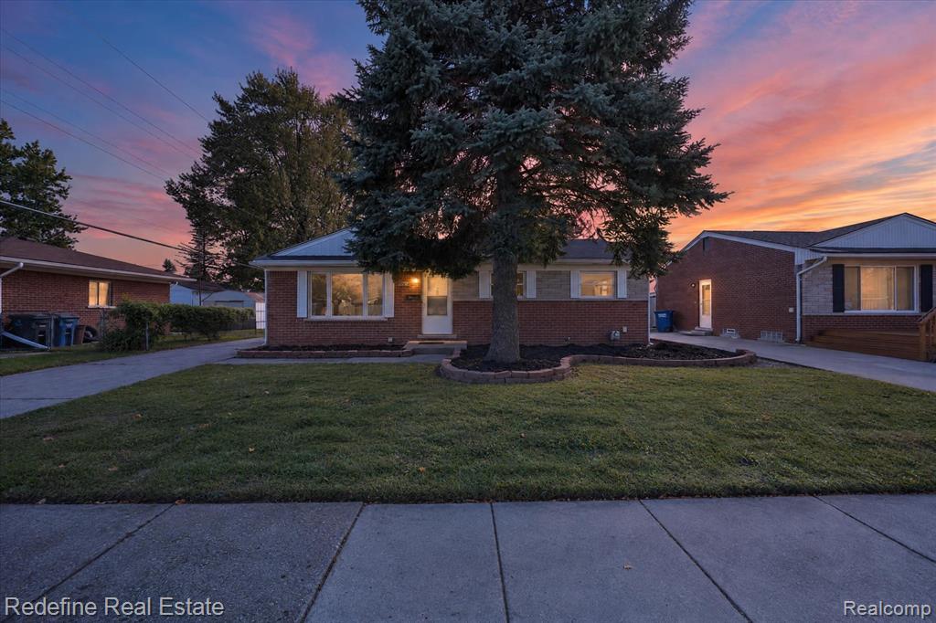 32453 Hiveley Street, Westland, MI 48186