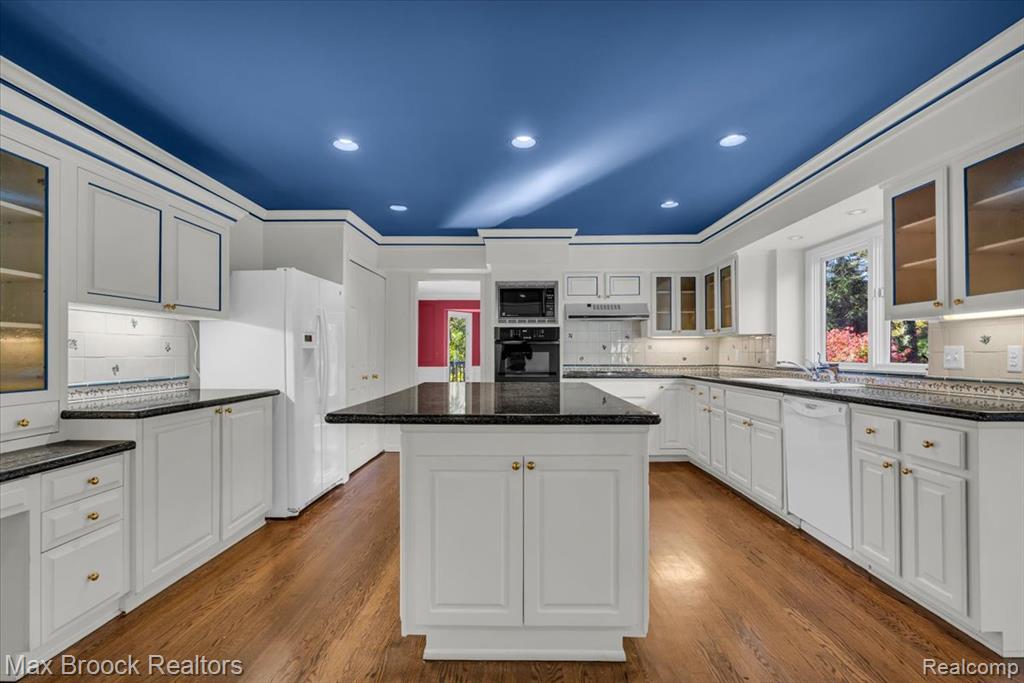 5554 Pine Brooke Court, Bloomfield Hills, MI 48304 — Photo 25