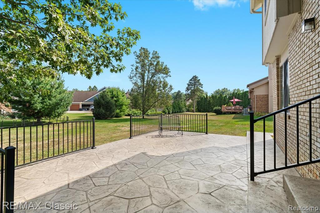4432 Ravinewood Drive, Commerce Twp, MI 48382 — Photo 41