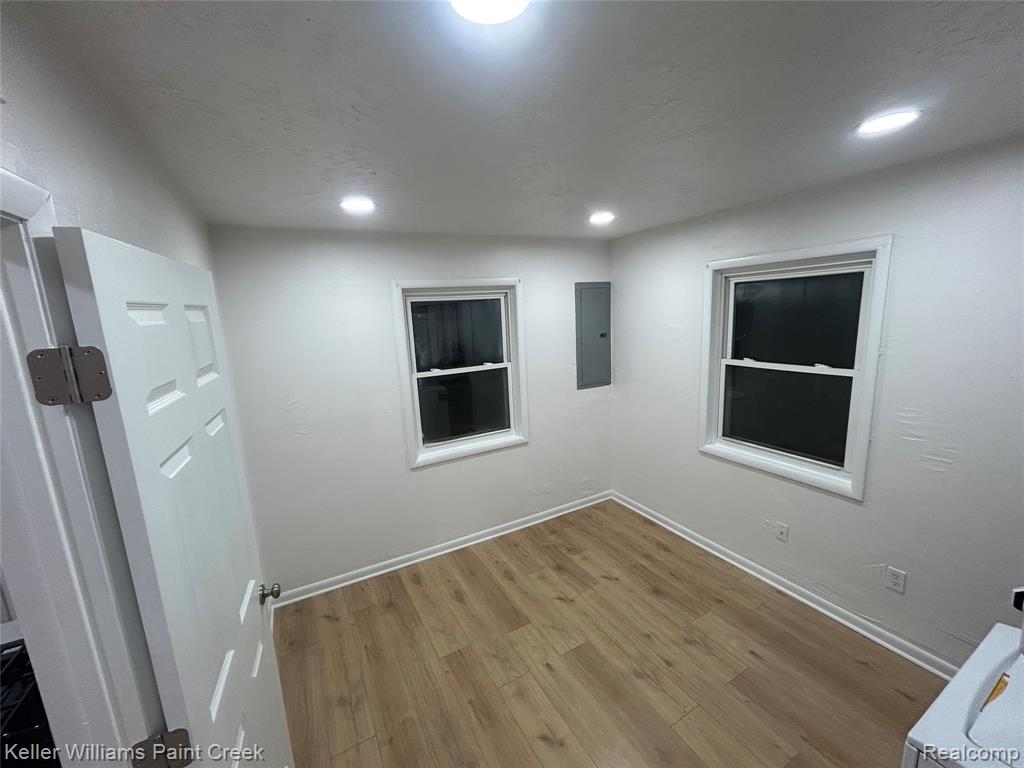 667 Heights Road, Lake Orion, MI 48362 — Photo 8